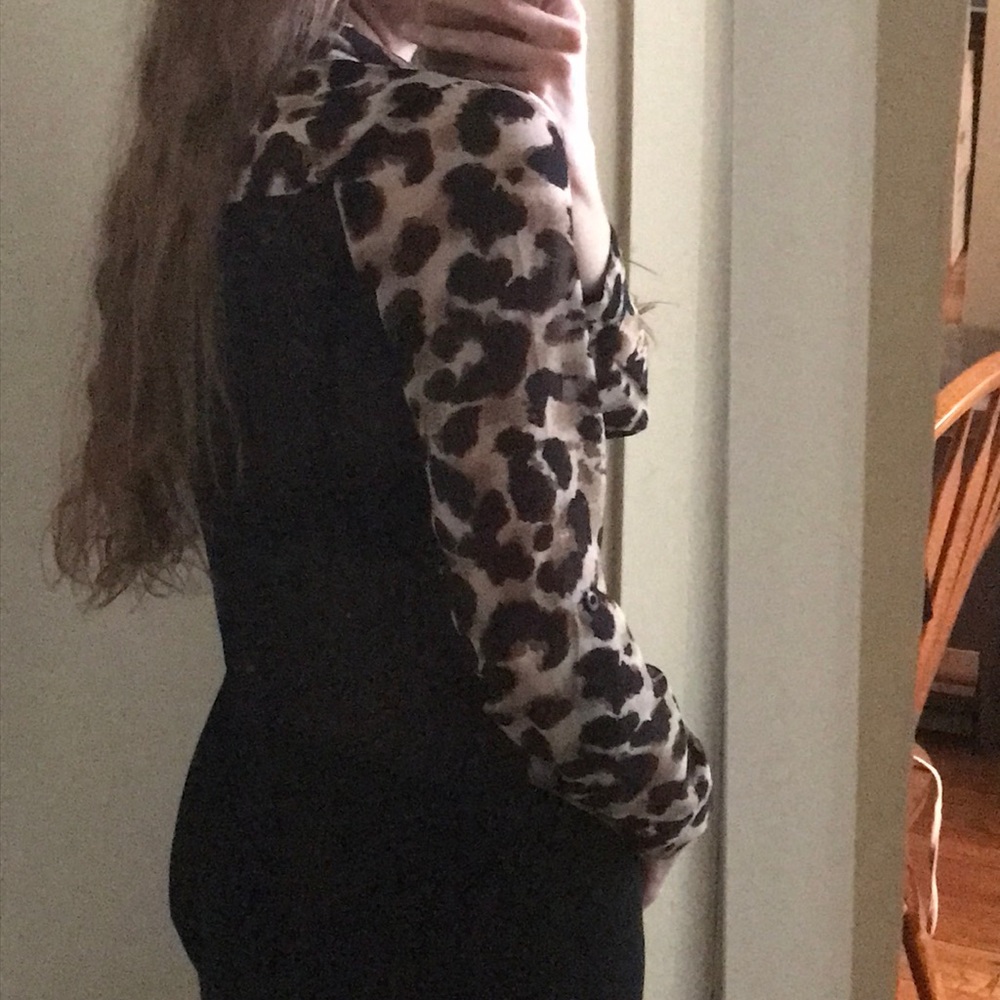 Edge leopard print sheer back blouse - Picture 2 of 8